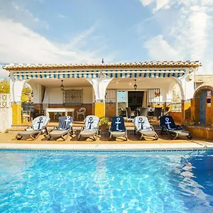 https://villa-triana-nerja.1costadelsol.com