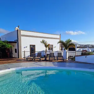 https://casa-vieja-4-bedroom-villa-with-a-private-pool.puertodelcarmen-hotels.org